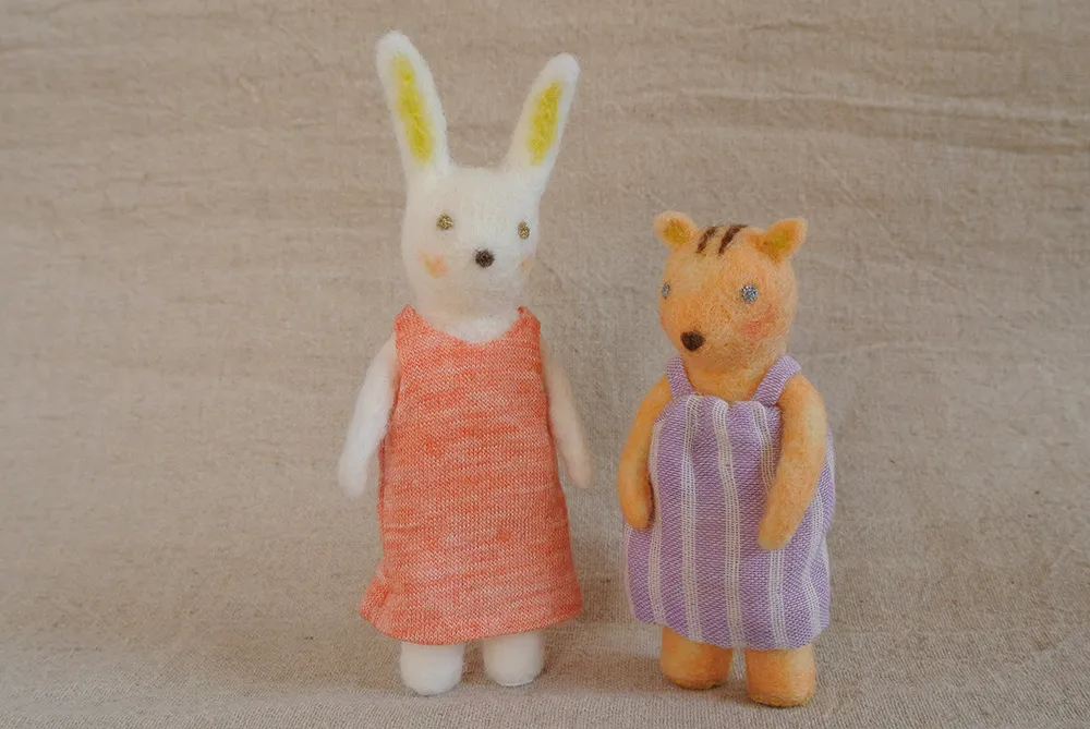 うさぎとりすの羊毛フェルト立体イラスト