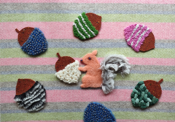 りすとカラフルなどんぐり