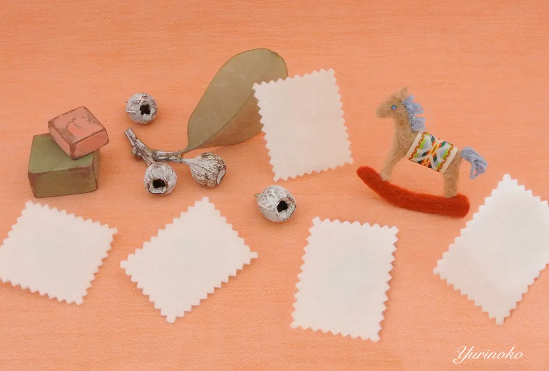 午年の木馬と切手の年賀状